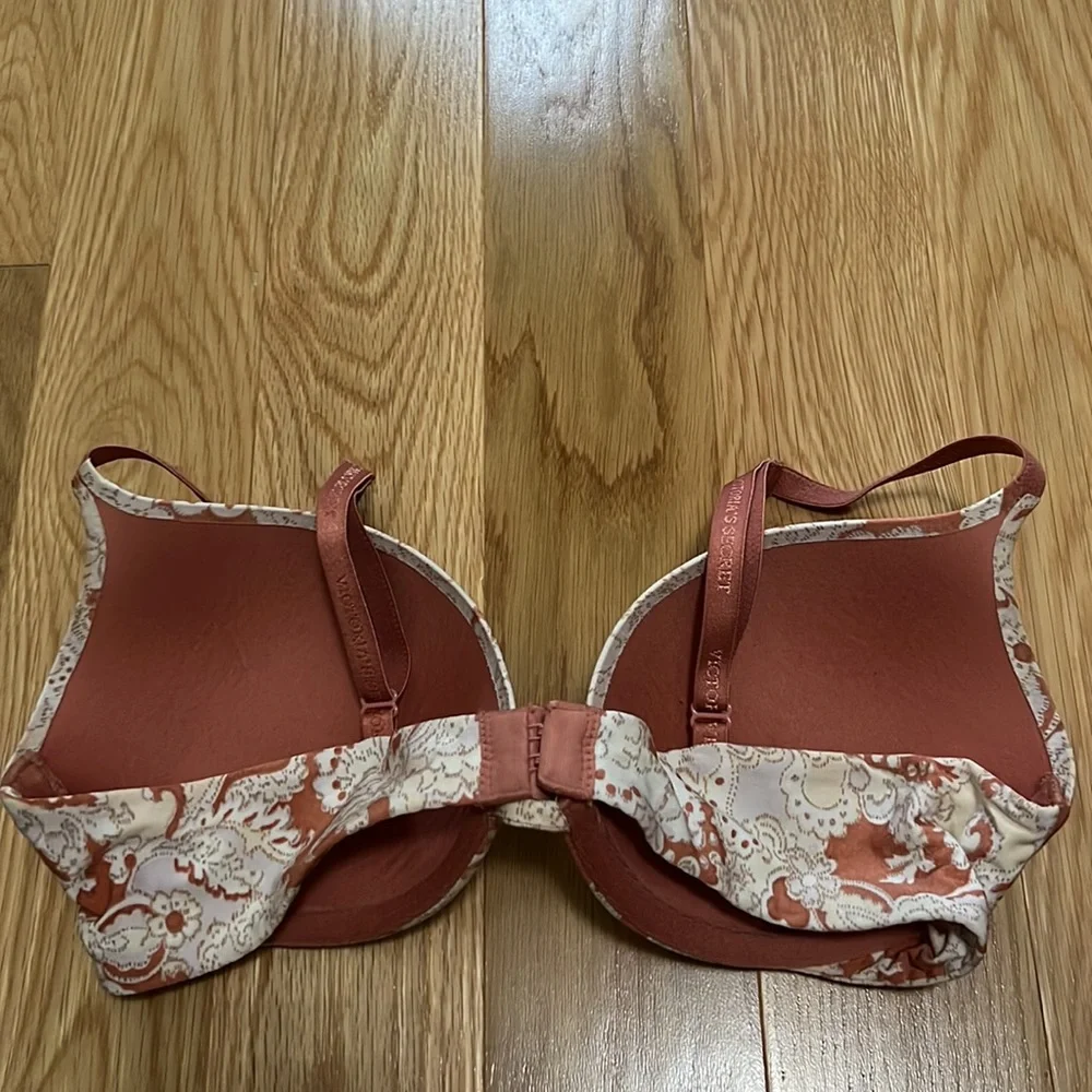 Victoria’s Secret Plunge Bra - Picture 4 of 5